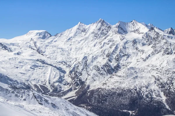 Saas Fee, İsviçre dağ aralığında