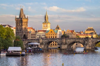 Prag 'daki Charles Köprüsü