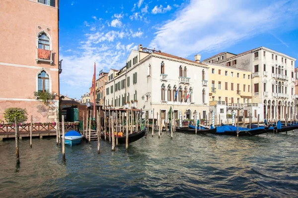 Ανάκτορα κατά μήκος του Canal Grande, Βενετία, Ιταλία — Φωτογραφία Αρχείου