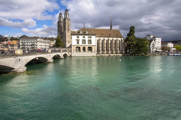 Limmat and Grossmuenster, Zurich — Stock Photo, Image