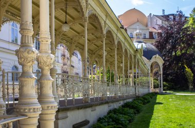 Karlovy Vary, Park colonnade