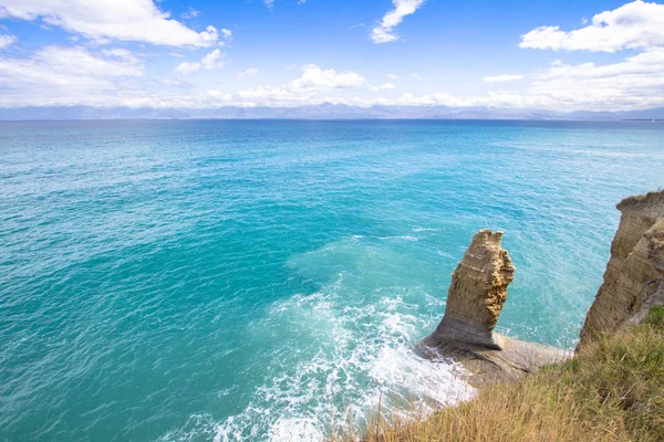 Yalnız rock Sidari, Corfu, Yunanistan — Stok fotoğraf