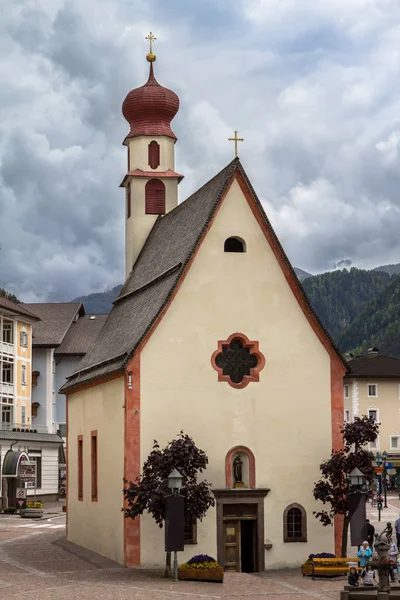 Kilise aziz Antonius Ortisei, Trentino, İtalya içinde — Stok fotoğraf