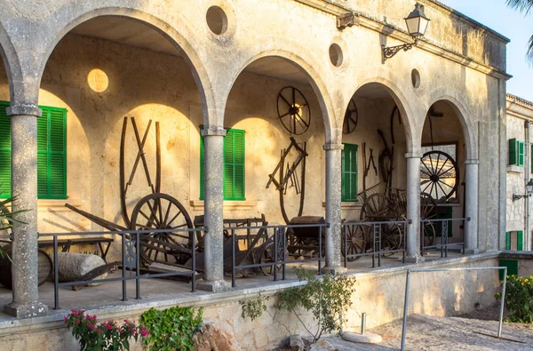 Courtyard av kloster av Santuari de Cura, på Randa town, Mallorca, Spanien — Stockfoto