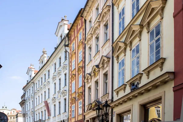 Edificios históricos en el casco antiguo de Praga, República Checa —  Fotos de Stock