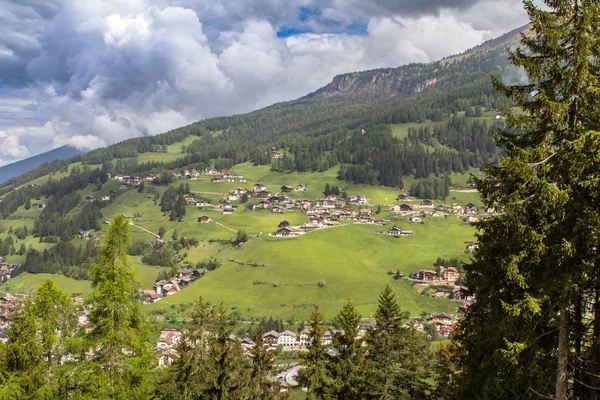 Idílico pueblo alpino — Foto de Stock