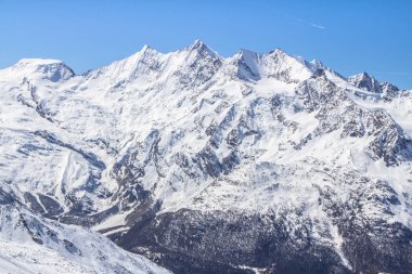 Saas Fee, İsviçre dağ aralığında