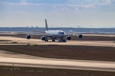 Bekleyen uçak kalkış