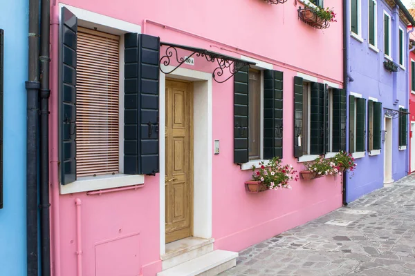 Casas coloridas em Burano, Veneza — Fotografia de Stock