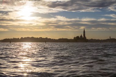 San Giorgio Maggiore Venedik'te günbatımı manzarası