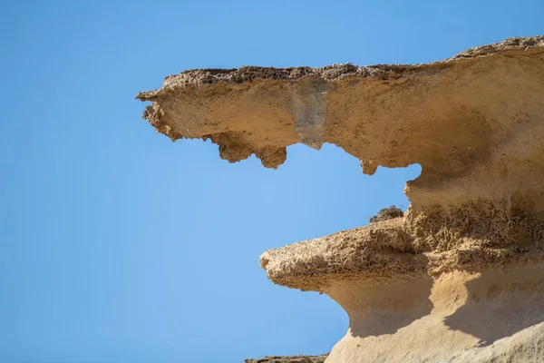 Rock en la playa de Es Calo des Mort, Formentera, España — Foto de Stock