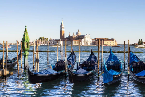 Góndolas en Gran Canal, Venecia, Italia — Foto de Stock