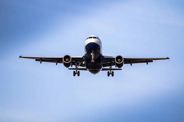 Airplane ist landing — Stok fotoğraf