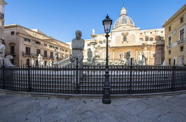 Çeşme yazıklar olsun Piazza Pretoria, Palermo, İtalya — Stok fotoğraf