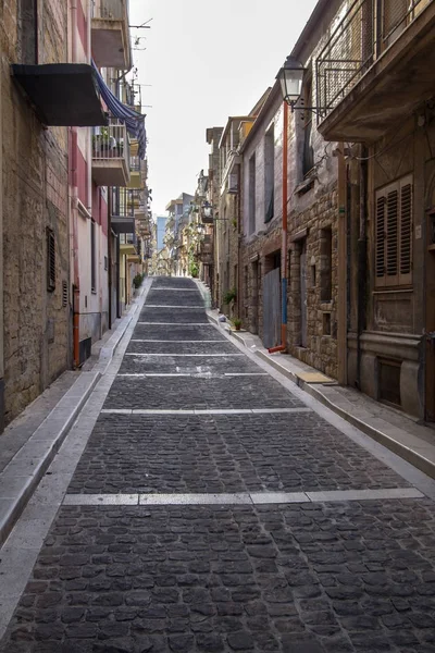 Narrow street of Lascari in Sicily, Italy — Stock Photo, Image