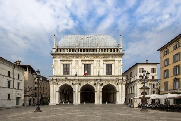 Piazza Loggia w Brescia, Włochy — Zdjęcie stockowe