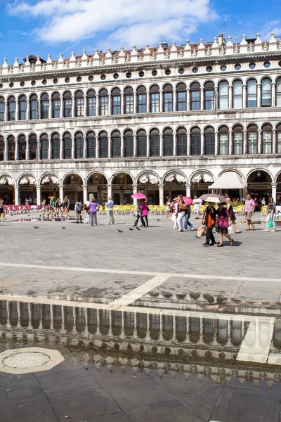 Arcadas da fachada na Piazza San Marco em Veneza, Itália — Fotografia de Stock
