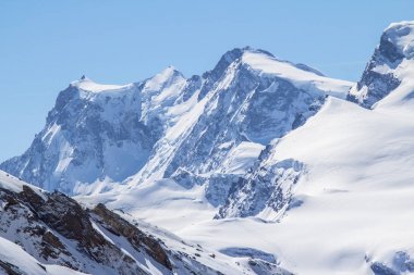 Saas Fee, İsviçre dağ aralığında