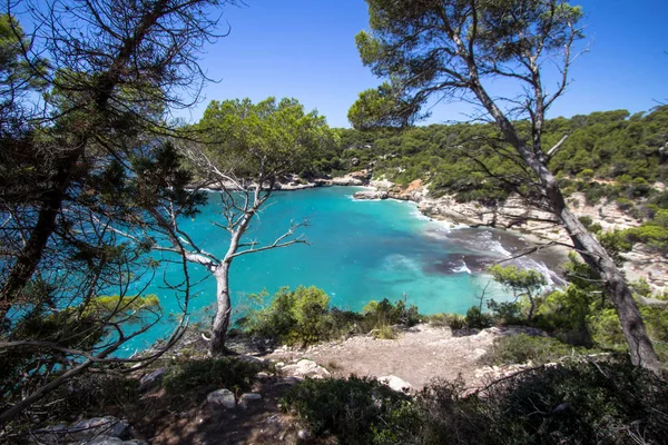 Panorama-view van Cala Mitjana, Menorca, Spanje Spanje — Stockfoto