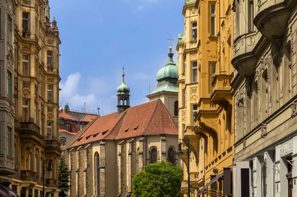 Historische Gebäude in der Prager Altstadt, Tschechische Republik — Stockfoto