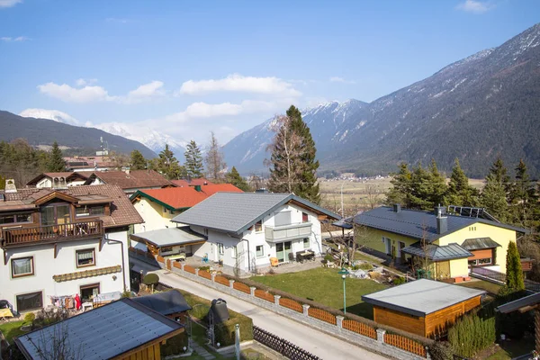 Kleines Dorf in den Alpen — Stockfoto