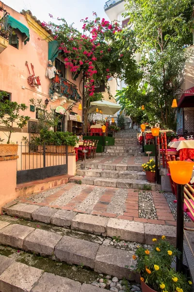 Straat café in Taormina, Italië — Stockfoto