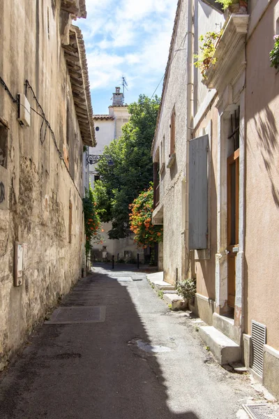 Παλιό δρόμο σε Αρλ, Γαλλία — Φωτογραφία Αρχείου