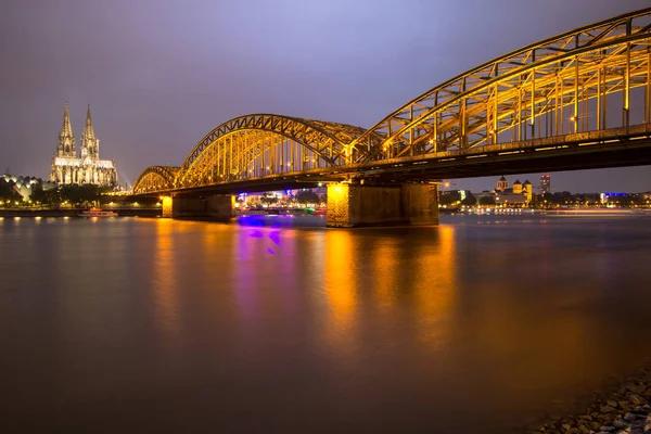 Pont Hohenzollern et cathédrale de Cologne, Cologne, Allemagne — Photo