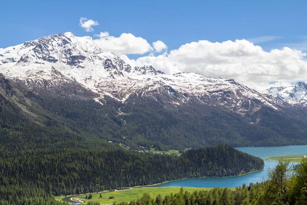 Paisaje alpino con lago St Moritz, Suiza — Foto de Stock