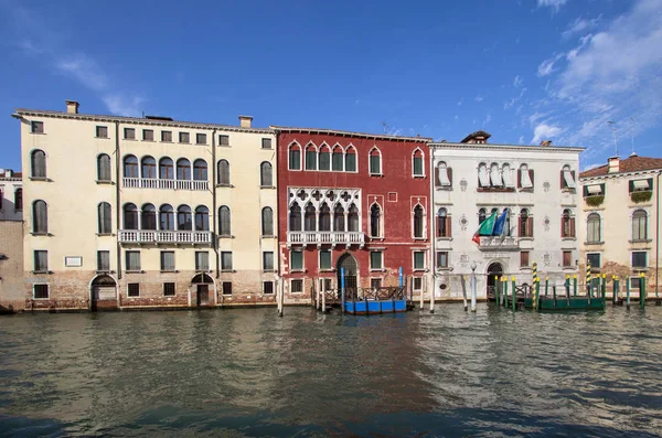 Palatseja pitkin Grand Canal, Venetsia, Italia — kuvapankkivalokuva