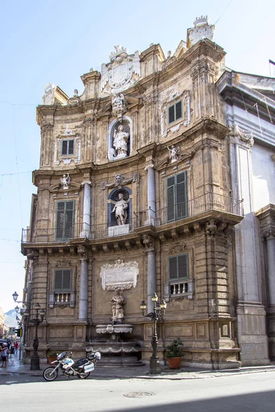 Quattro Canti di città a Palermo, Sicilia, Italia — Foto Stock