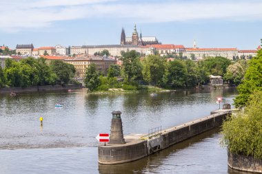 Old Town ve Saint Vitus'ın Katedrali Prag içinde havadan görünümü