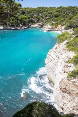 Panorama görünümünü Cala Mitjana, Menorca, İspanya