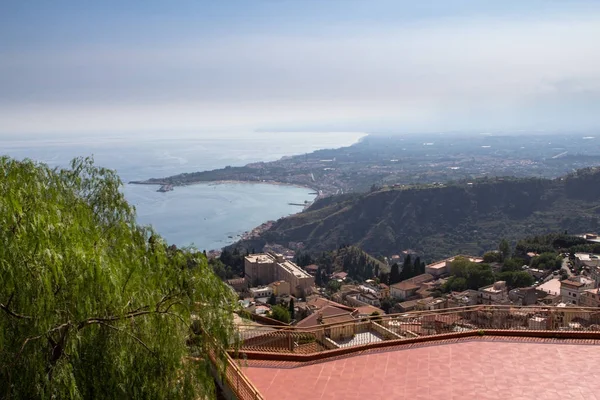 Zobacz panoramę od Taormina, Włochy — Zdjęcie stockowe