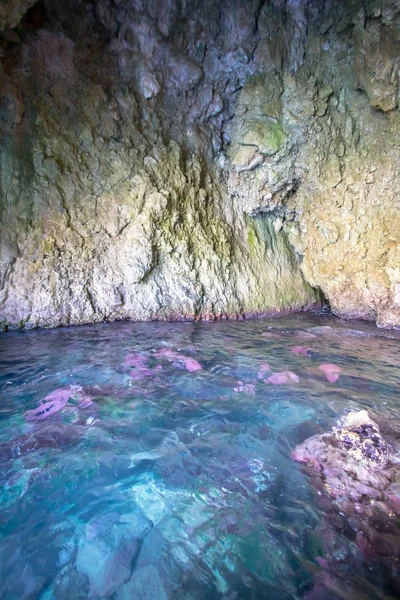 ピンクの洞窟、コルフ島、ギリシャ — ストック写真