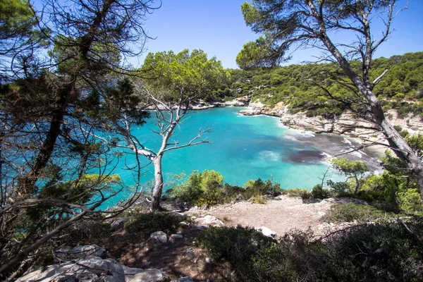 Vista panoramica di Cala Mitjana, Minorca, Spagna — Foto Stock