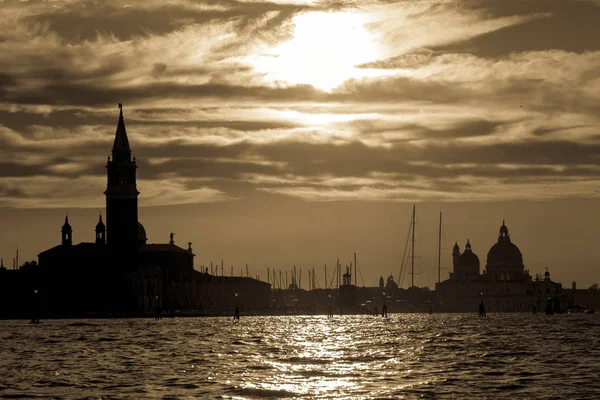 ヴェネツィアのサン ・ ジョルジョ ・ マッジョーレのサンセット ビュー — ストック写真