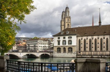 Limmat ve Grossmuenster, Zürih