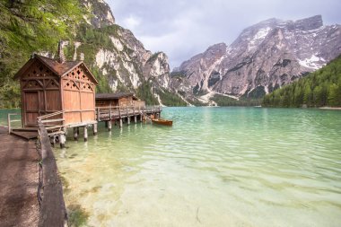Lake Braies Dolomites, İtalya içinde