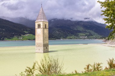 Resia Gölü, İtalya batık kilise kulesi