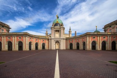 Nikolai Kilisesi ve Parlamento. Potsdam, Almanya
