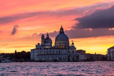 Bazilika Santa Maria della salute gün batımında, Venedik
