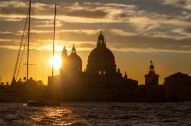 Günbatımı arkasında Kilisesi, Madonna Della Salute Venedik