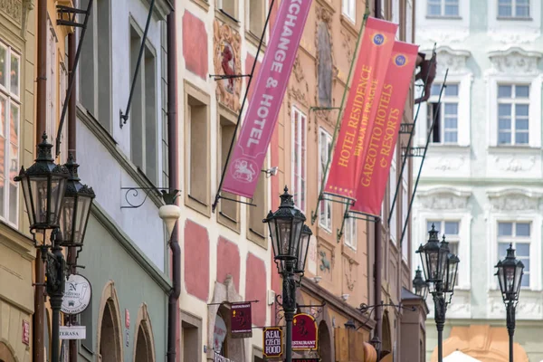 Historiska byggnader i gamla stan i Prag, Tjeckien — Stockfoto