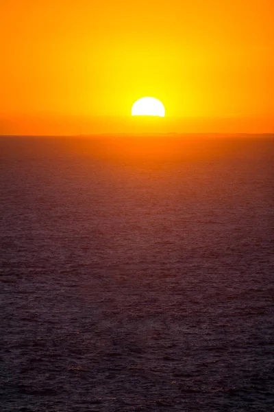 Pôr do sol sobre o mar — Fotografia de Stock