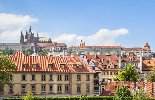View of the St. Vitus Cathedral and Prague Castle, Czech Republic — Stock Photo, Image