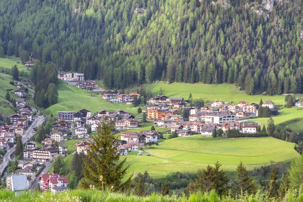 Selva dorp in Zuid-Tirol, Dolomieten, Italië — Stockfoto