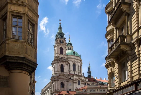 Historiske bygninger i den gamle bydel i Prag, Tjekkiet - Stock-foto