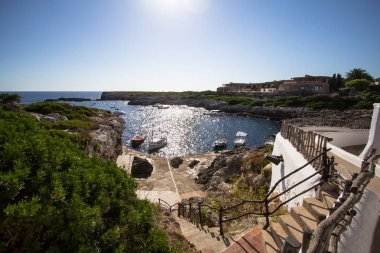 Balık tutma Binibeca Köyü, Menorca, İspanya tipik bir ikamet görünümü