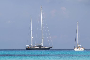 Büyük iki direği gemi denizin Ibiza Adası, İspanya